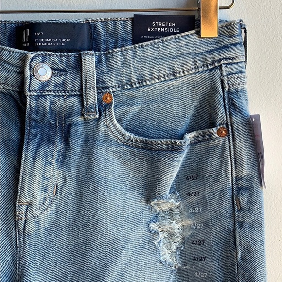 Mid Rise Demin Shorts NWT Sz 4 - Picture 2 of 6